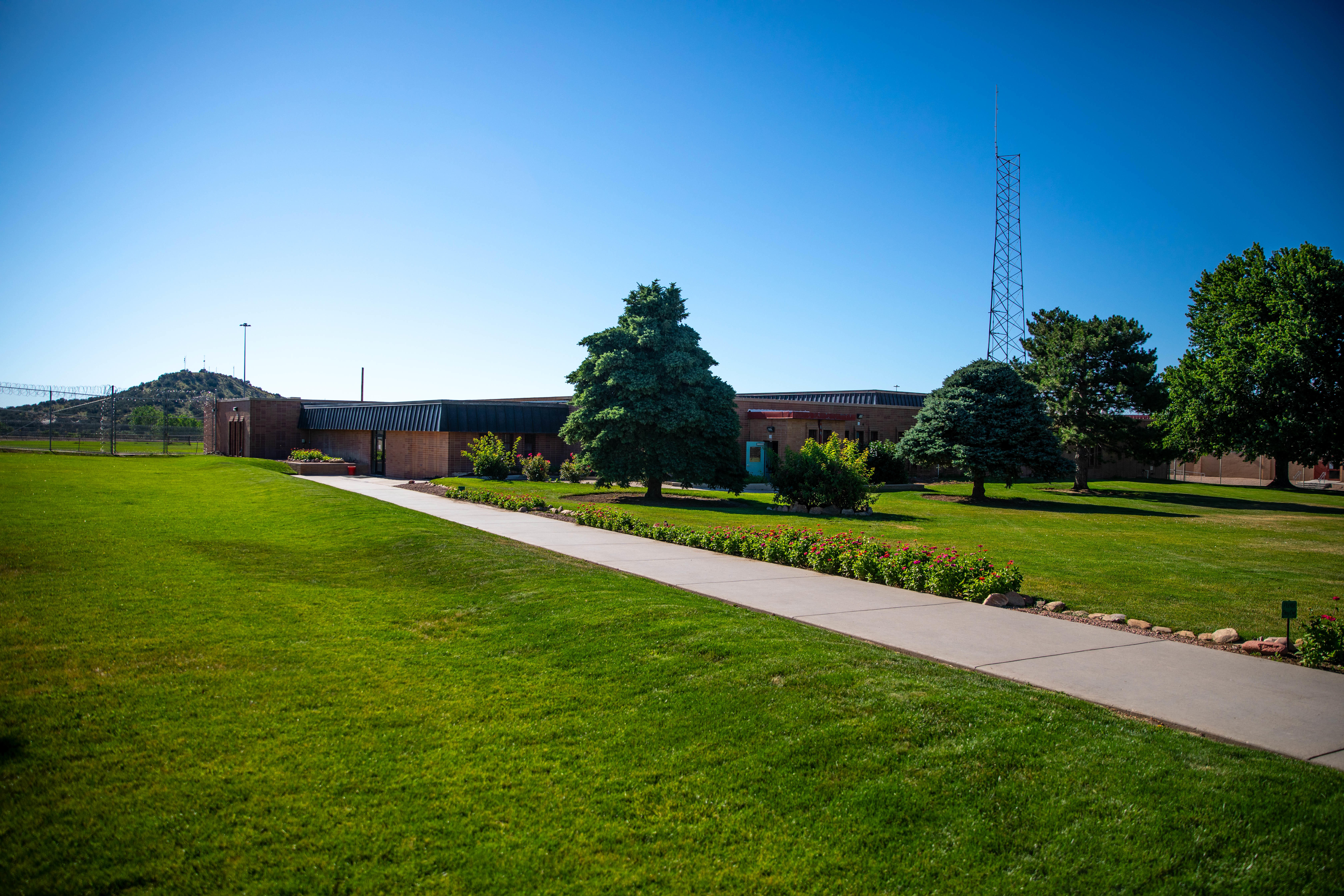 Photo of exterior of Fremont Correctional Facility